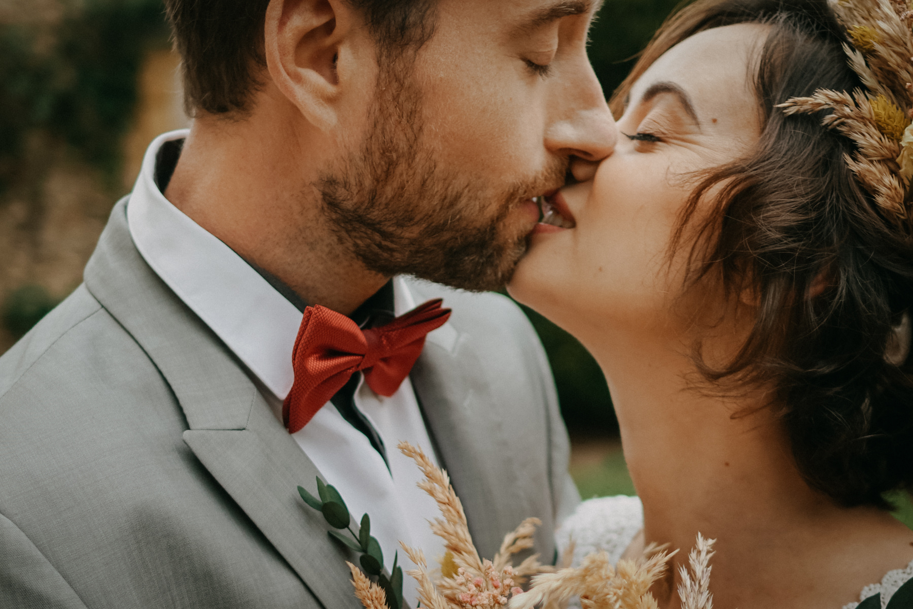 A WEDDING FULL OF COLORS